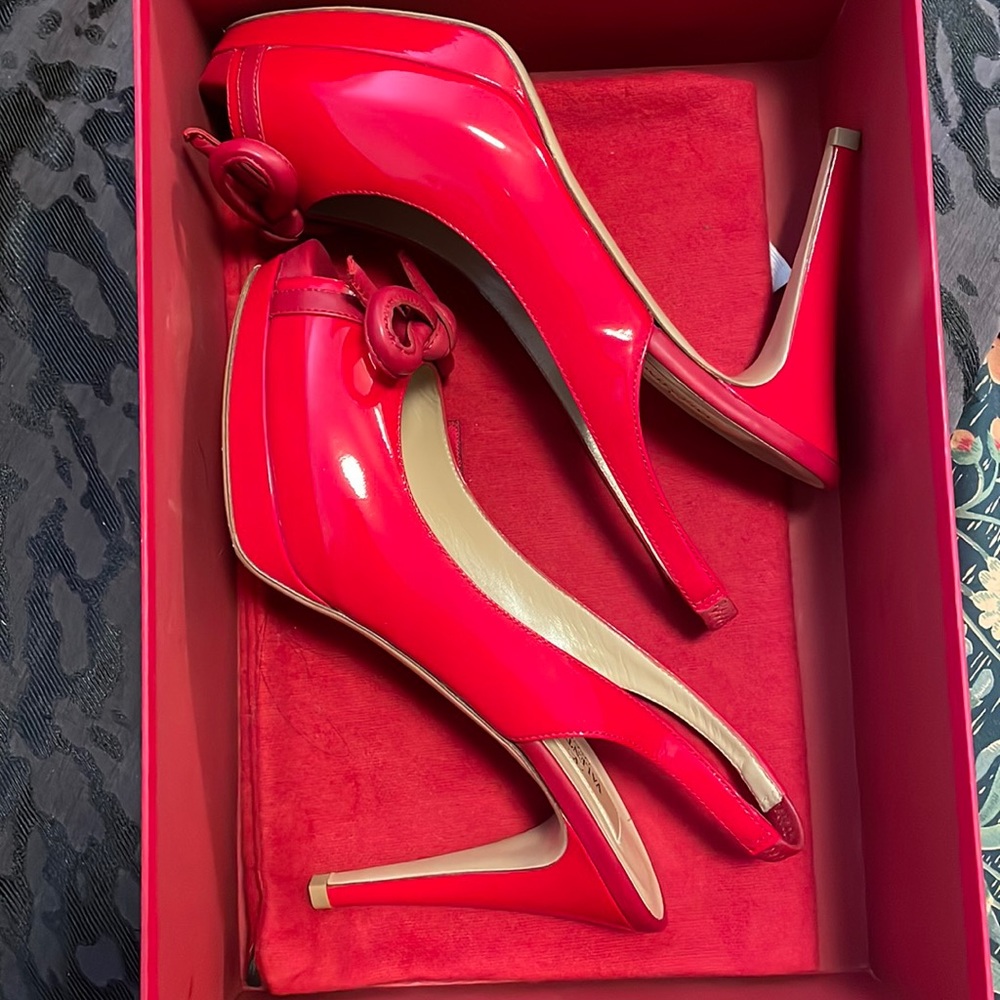 Authentic Valentino Red pump, size 36.5 in original packaging